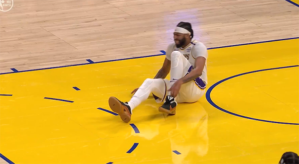 NBA年終大戰中的傷病陰霾：湖人大將濃眉不慎扭傷腳 東契奇退出比賽